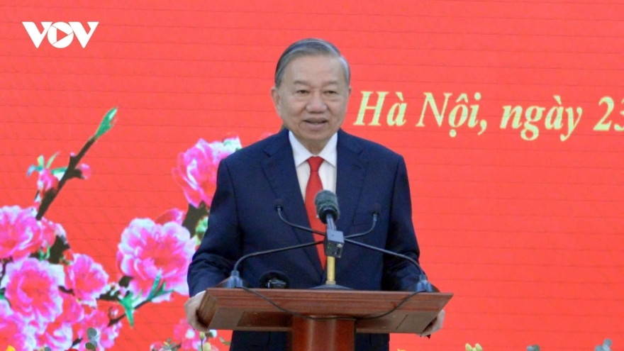 Party chief sets agenda for implementing 14th Congress Resolution